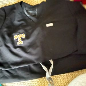 Figs black Set with Tennessee Vols custom logo Large Catarina and largeP Zamora